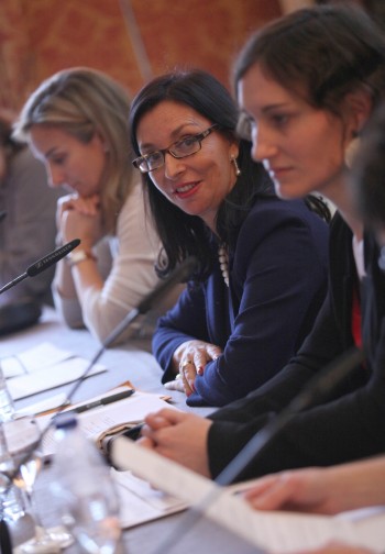 Mujeres y diplomacia: Experiencias y aportaciones